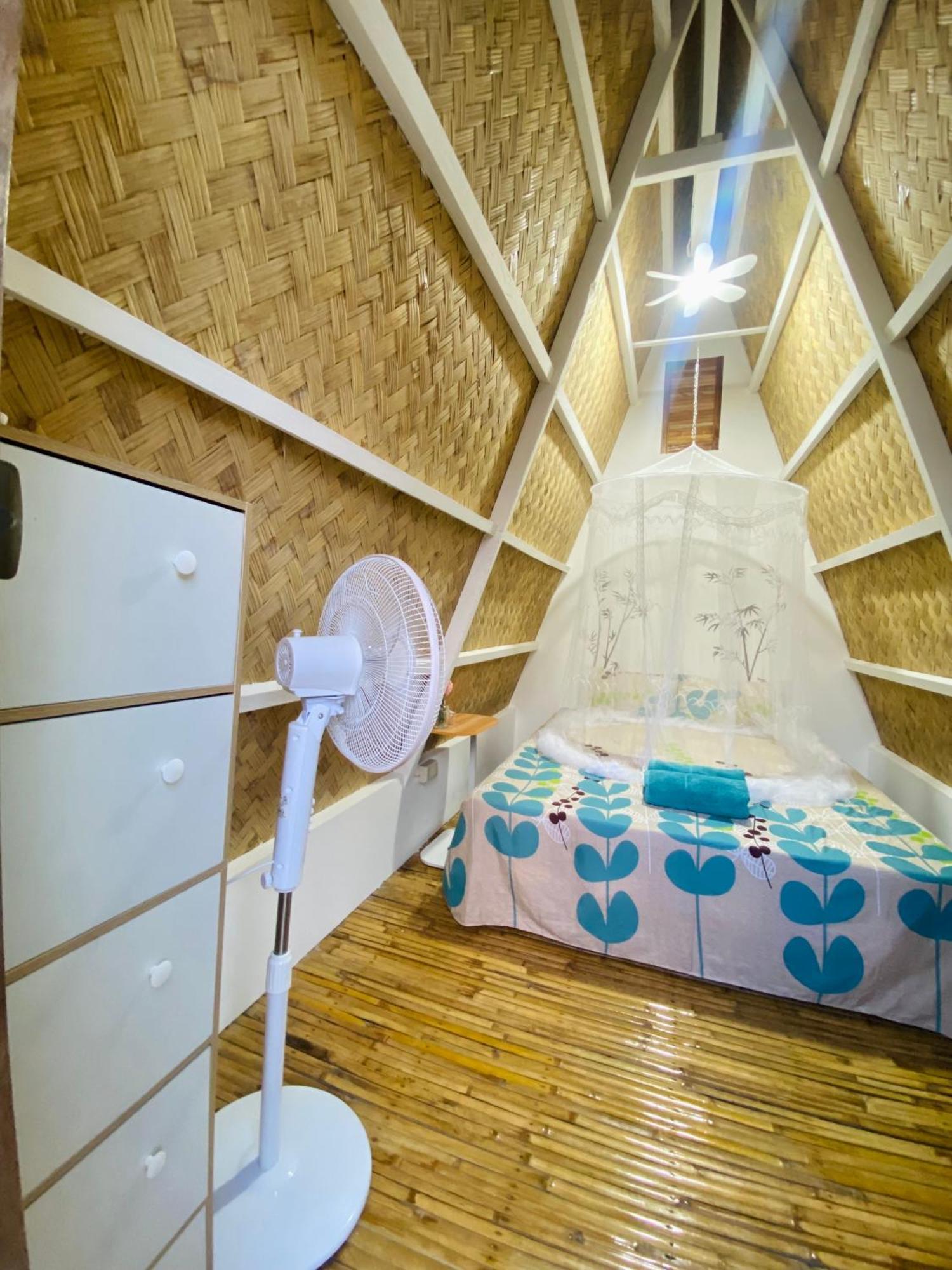 אל נידו Happy Monkey Hostel מראה חיצוני תמונה